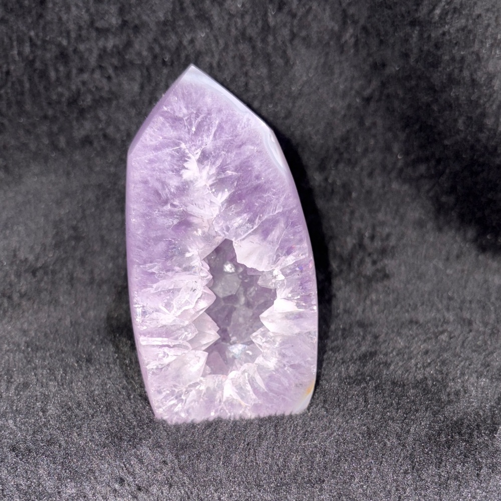 Amethyst cut base with many rainbows